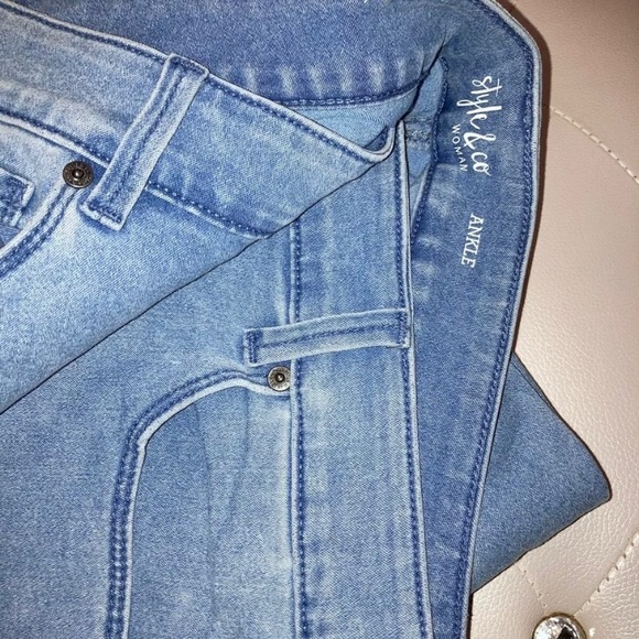 NEW Style & Co Blue Denim Floral Cropped Jeans Size 16W - Picture 4 of 9